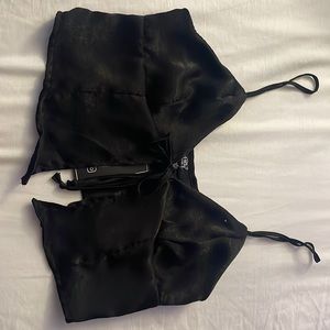 Cute black croptop🖤 not my style anymore or size😓